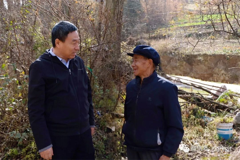 AK官方网站_AK（中国）
在帮扶村开展“冬季送温暖”活动